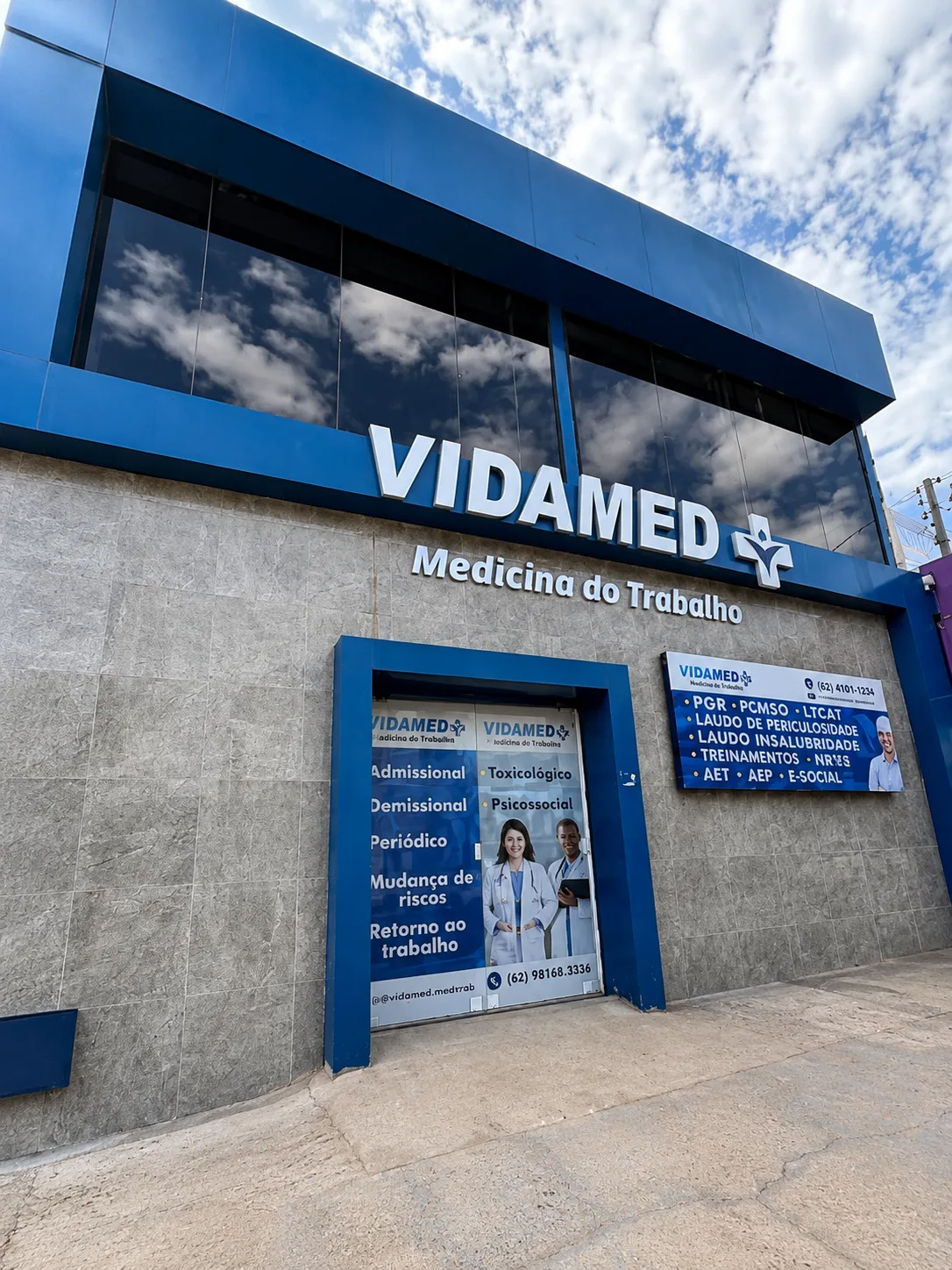 Fachada da clínica VIDAMED+ Medicina do Trabalho em Aparecida de Goiânia