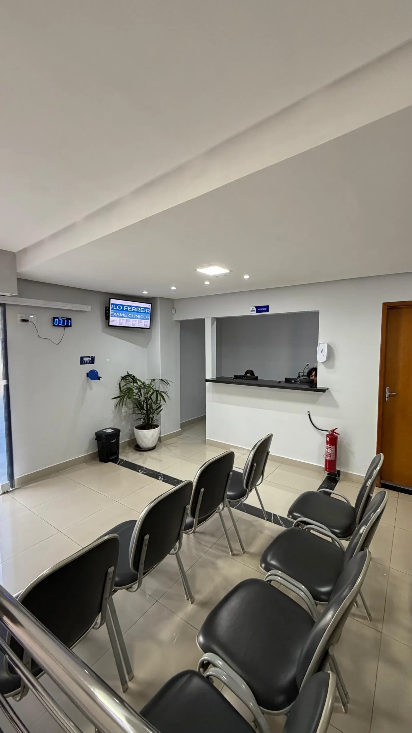Recepção e sala de espera da VIDAMED+ Medicina do Trabalho