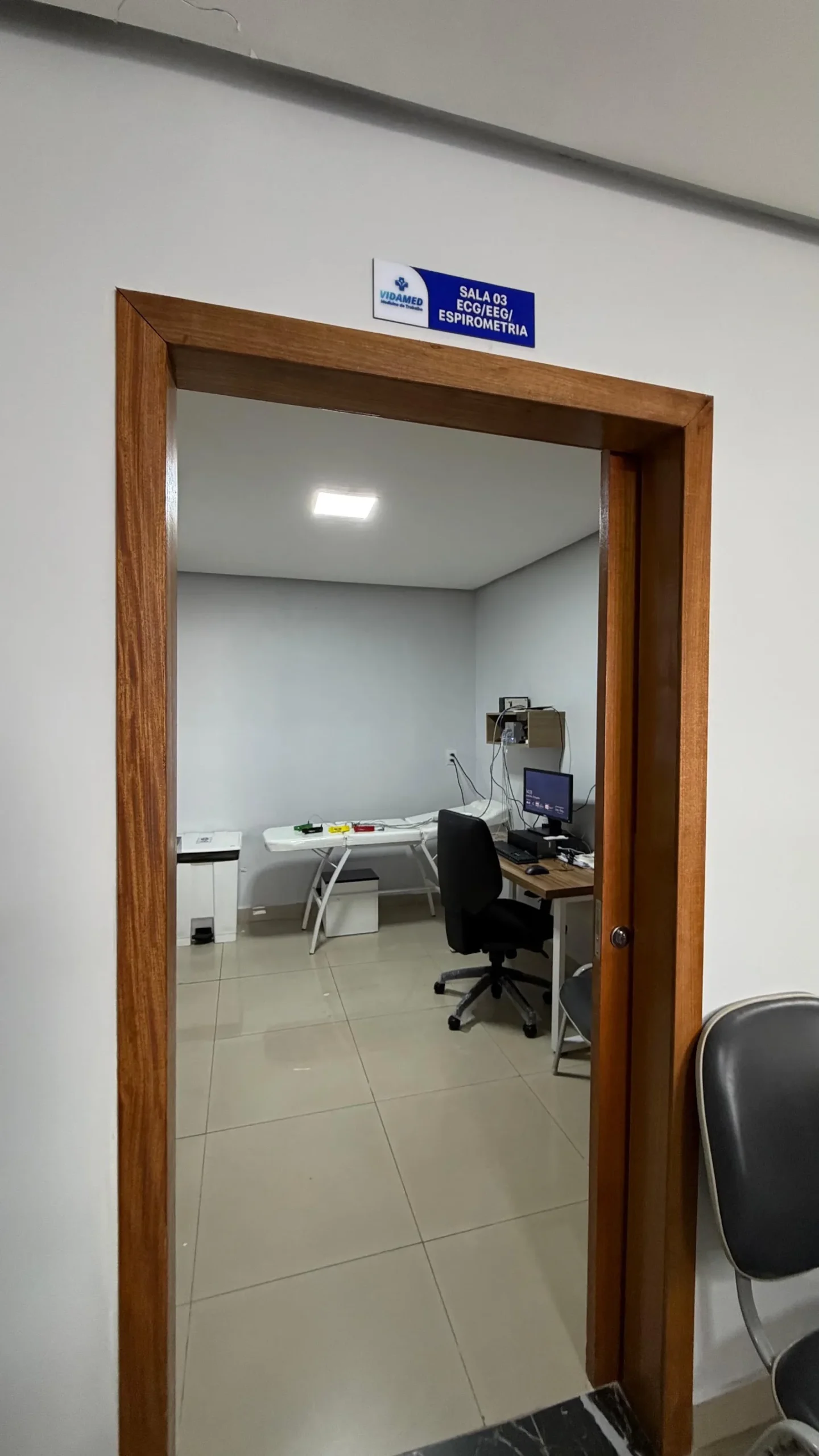 Sala de eletrocardiograma da VIDAMED+ em Aparecida de Goiânia